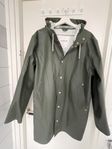 Regnjacka Stutterheim Stockholm Green (militärgrön) XL