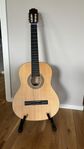 Gitarr med ställ