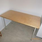 Skrivbord/avlastningsbord/matbord