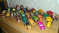 En samling äldre leksaksbilar Matchbox 