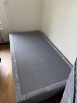 Säng med madrass