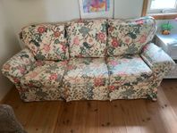 Blommig romantisk soffgrupp