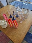 Glas, kaffemuggar, fat, burkar.