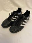Fotbollsskor Adidas svarta storlek 39 