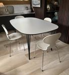 4 st Myran Fritz Hansen samt ellipsbord Symphony Haslev DK