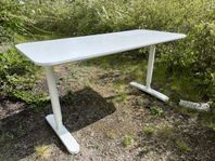 Skrivbord Ikea ”Bekant” vitt