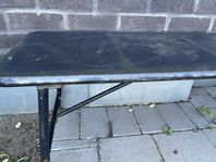 Bänk i svart  stål 