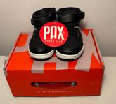 Retro snygga nya oanvända Sneakers Barnskor från Pax