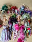 Monster High och Barbie dockor