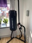 Boxningssäck med ställning