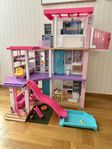 Barbie Dreamhouse och ambulans