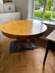Vackert runt salongsbord