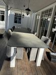 Stort utomhusbord 540 cm + 14 stolar – mycket fint skick