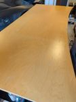 Elektriskt höj-/sänkbart skrivbord