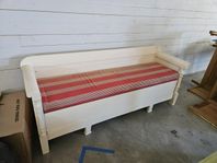 Träsoffa bäddsoffa