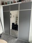 Skjutdörr ”London” vändbar vit/grå + spegel 237cm 