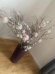 vas med blommor, målning, stor vas