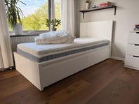 IKEA MALM komplett säng 90x200 inkl resår- och bäddmadras