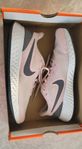 Rosa Nike skor