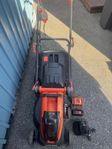 Gräsklippare Black+Decker (batteridriven) + 2st batterier 