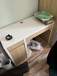 TV. TVbänk och skrivbord 