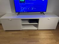 Vit tv-bänk i fint skick – 160 cm