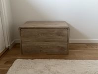 2 st helt nya hängt sängbord till salu