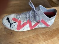 Puma fotbollsskor stl 38