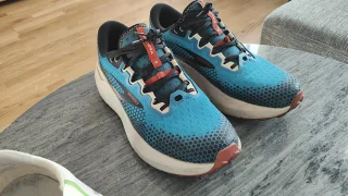 Hugo Boss skor och Brooks skor 