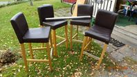Bar bord +4 stolar enligt bilder .