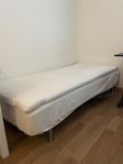 Säng Ikea 90 x 200 (med bäddmadrass)