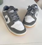 Nike Dunk Low grey gum