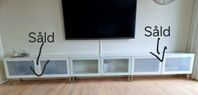 Stilren och rymlig TV-bänk från IKEA – Fyndpris!