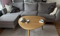 Soffa med tillhörande fotpall och nackstöd