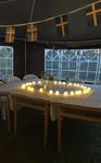 Träbord& plaststolar till festligheterna 
