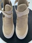 Tuffa vår/ sommar ljus beige kängor strl 38 säljes 250kr 
