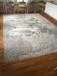 Kosmos ryamatta – 240 x 340 cm – Mint – Perfekt skick