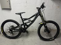 Specialized Status 2 Downhill