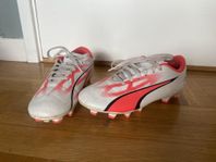 Fotbollskor storlek 35 