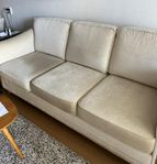 soffa och två fåtöljer