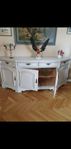 Vitrinskåp och sideboard i ek