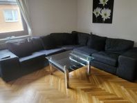 säng ,divansoffa,soffbord+TV, 