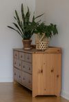 Byrå i trä från Ikea