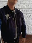 Äkta New York Yankees MLB-jacka i Marinblått (Storlek L)