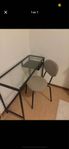 skrivbord och stol