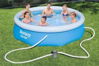 pool med stege skydd och allt du behöver. 