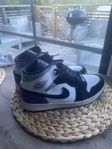 Jordan 1 Mid SE Purple stl 44