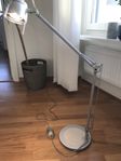 Skrivbordslampa med tung fot