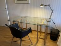Bord i glas och ek