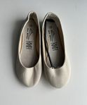 Helt NYA ballerinaskor strl 36
